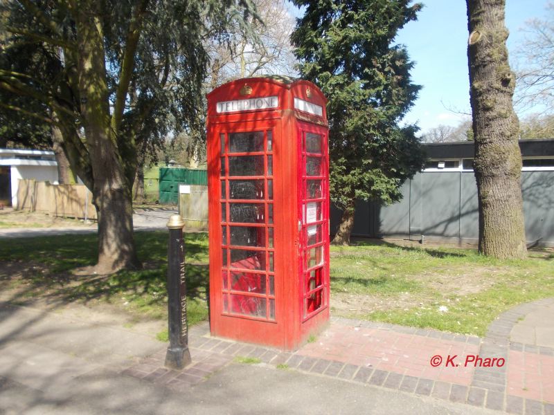 Crystal Palace Park (phone box).jpg